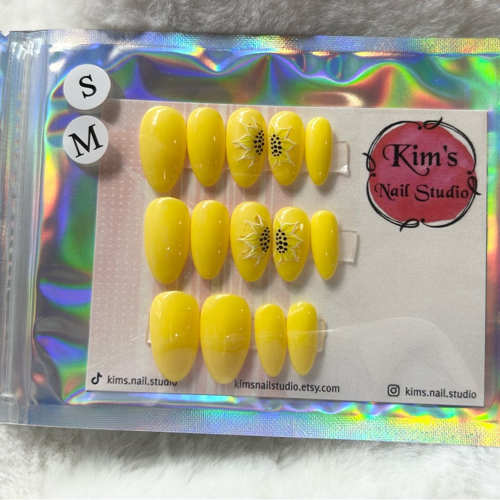 Handmade Yellow Sunflower Press on Nails, Almond, Size small/medium